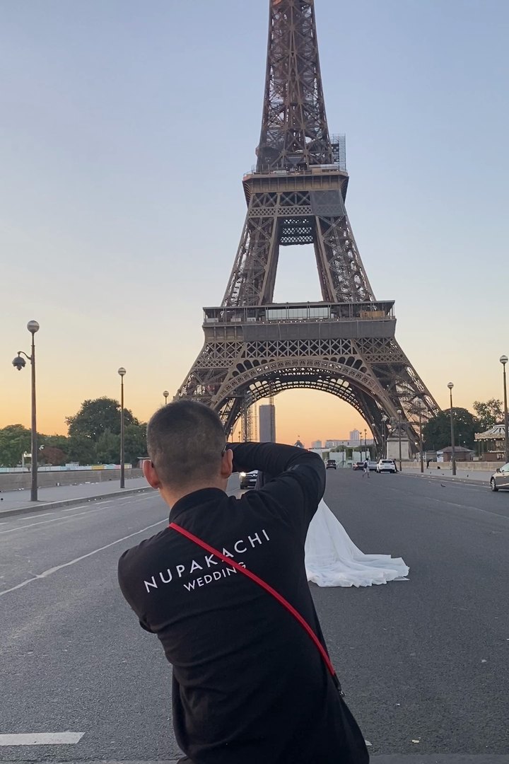 Nupakachi founder photographing a bride in front of the Eiffel Tower, Paris