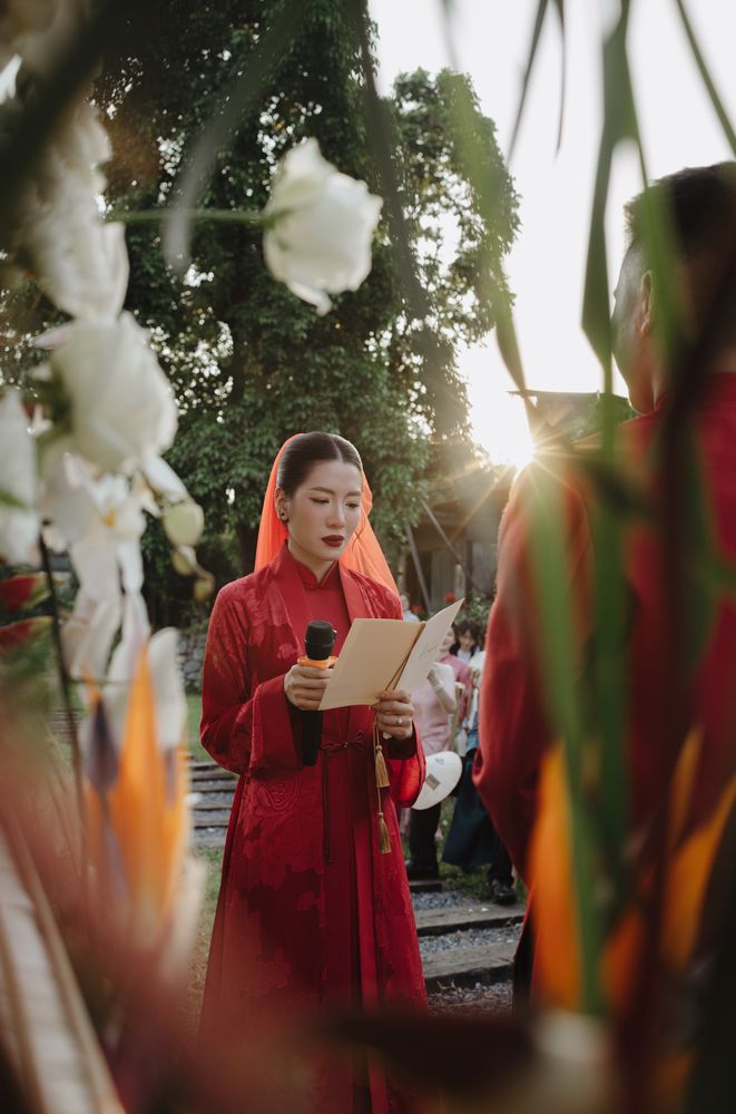 Vietnamese wedding ceremony and traditions, documentary wedding photography by Nupakachi
