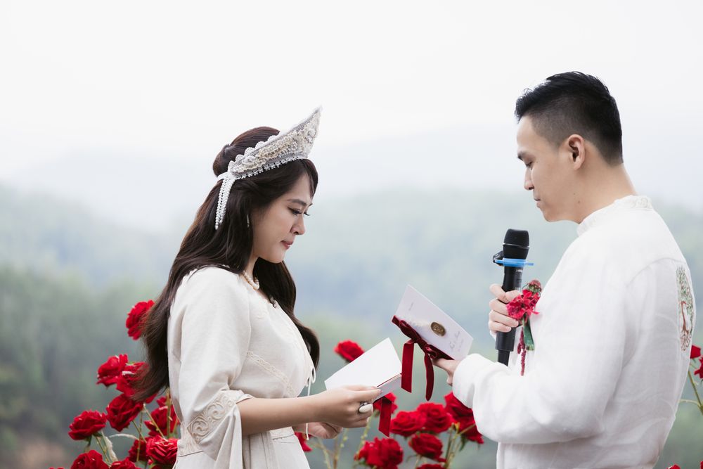 Vietnamese wedding ceremony and traditions, documentary wedding photography by Nupakachi