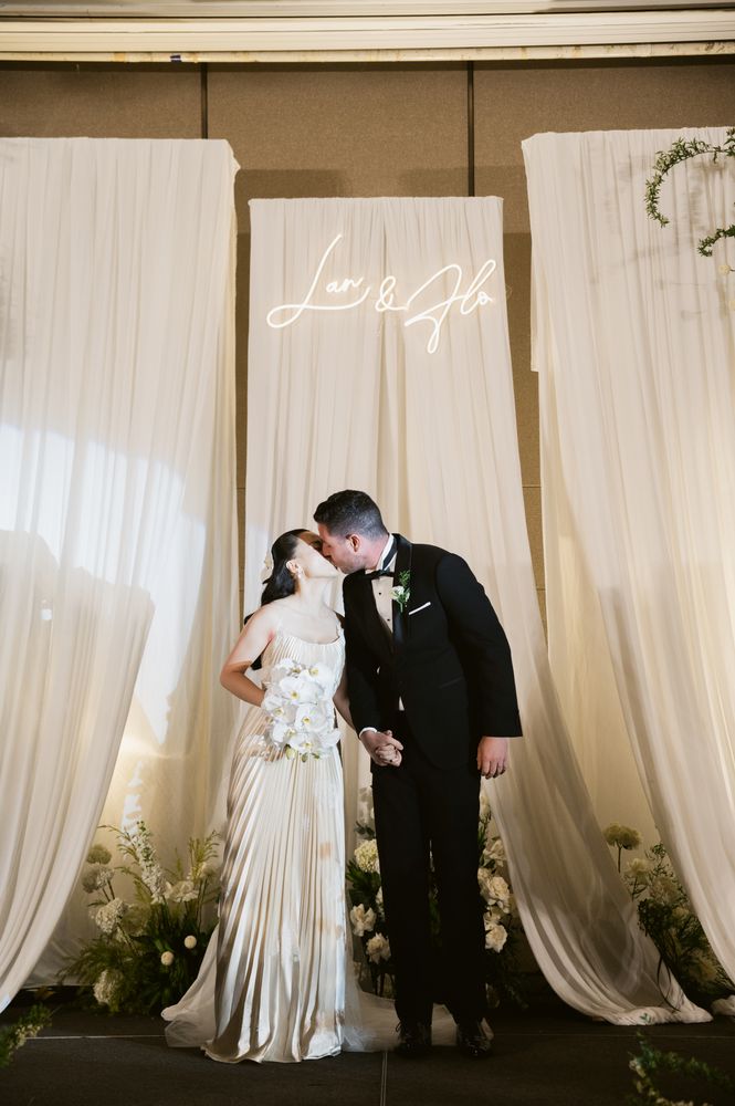 A quiet moment on the wedding day, documentary wedding photography by Nupakachi