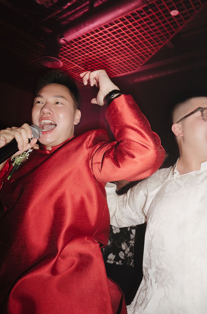 Wedding reception and dancing, documentary wedding photography by Nupakachi