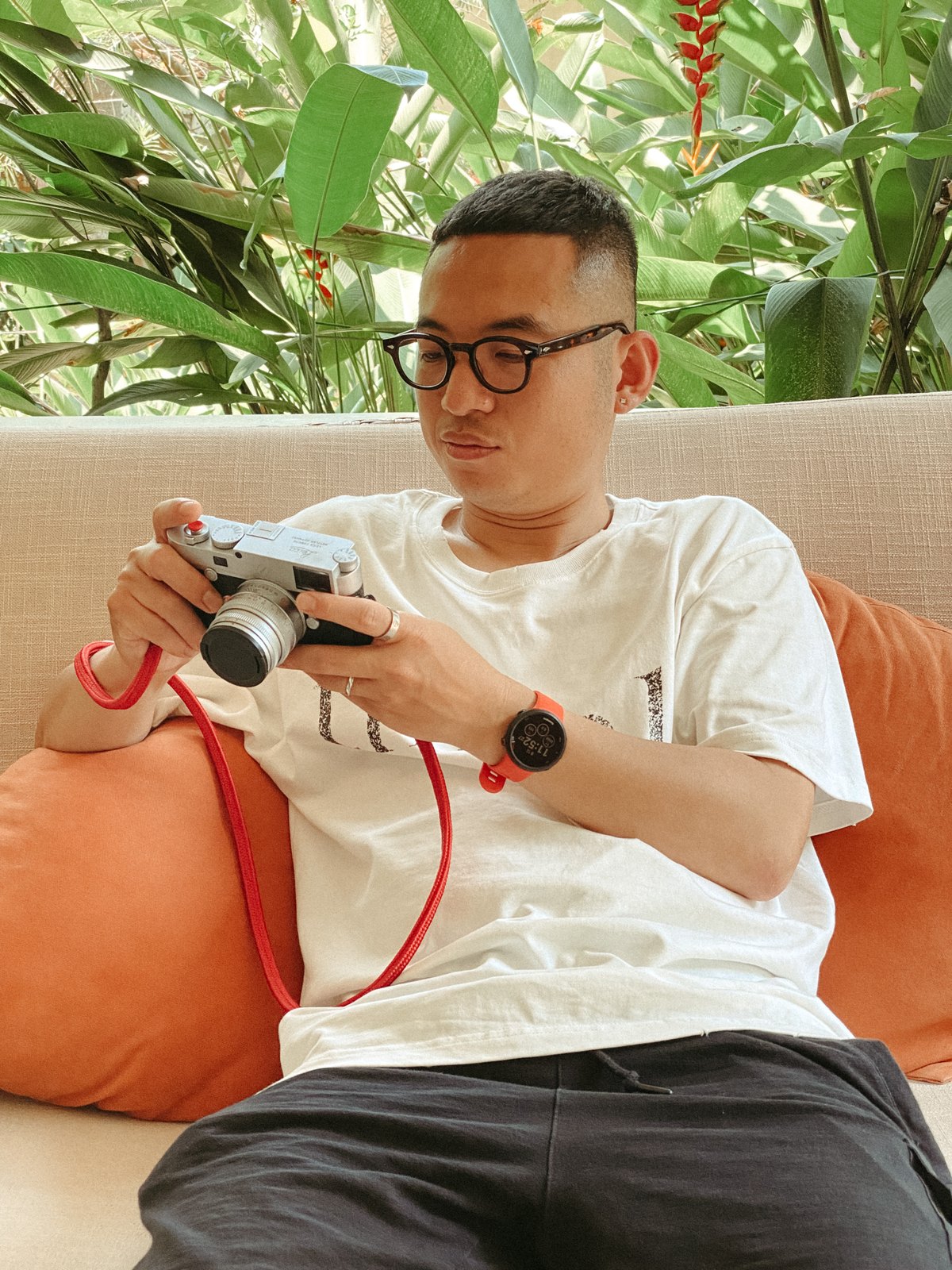 Đỗ Xuân Cường, founder of Nupakachi Wedding, holding a film camera