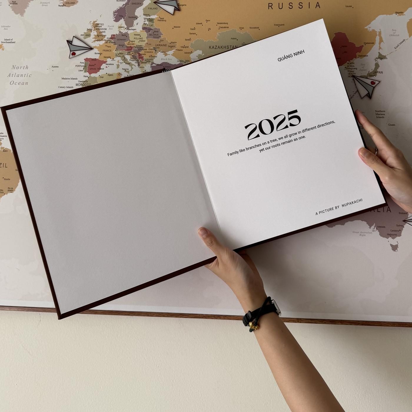 Album cưới 25×30 của Nupakachi mở phẳng 180 độ
