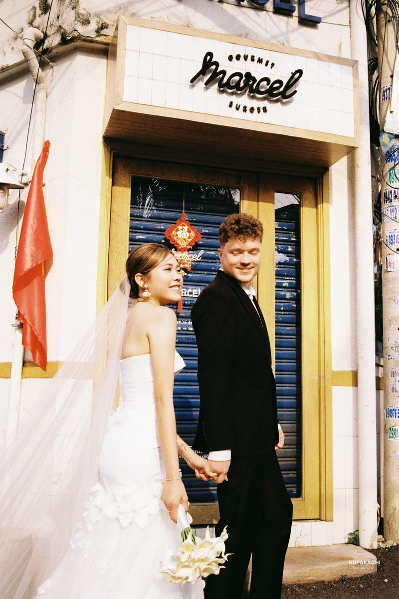 Bride and groom in red ao dai, Hong Kong vintage pre-wedding in Cholon on 35mm film (frame 4 of 12)