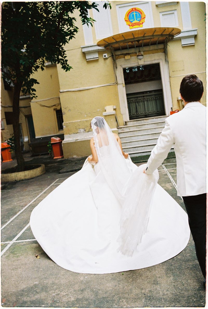 Pre-wedding at the Ho Chi Minh City Museum of Fine Arts on 35mm film (frame 3 of 12)