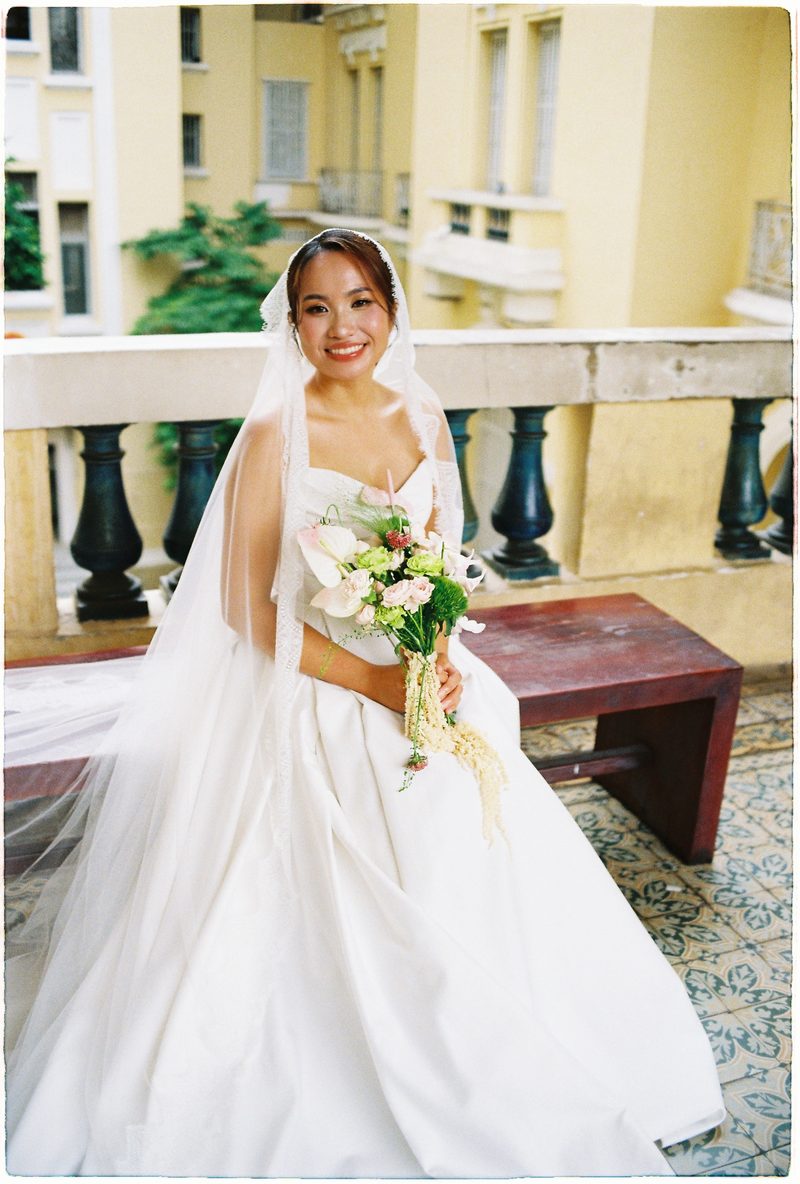 Pre-wedding at the Ho Chi Minh City Museum of Fine Arts on 35mm film (frame 5 of 12)