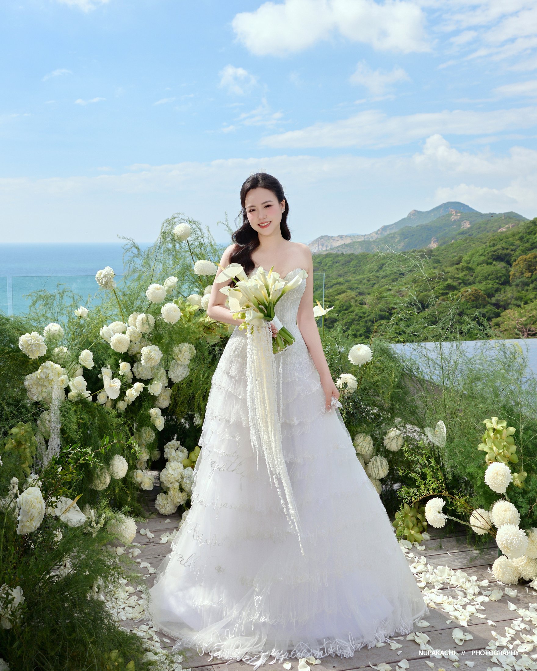 Luxury sea cliff pre-wedding at Amanoi resort, Ninh Thuan, Vietnam
