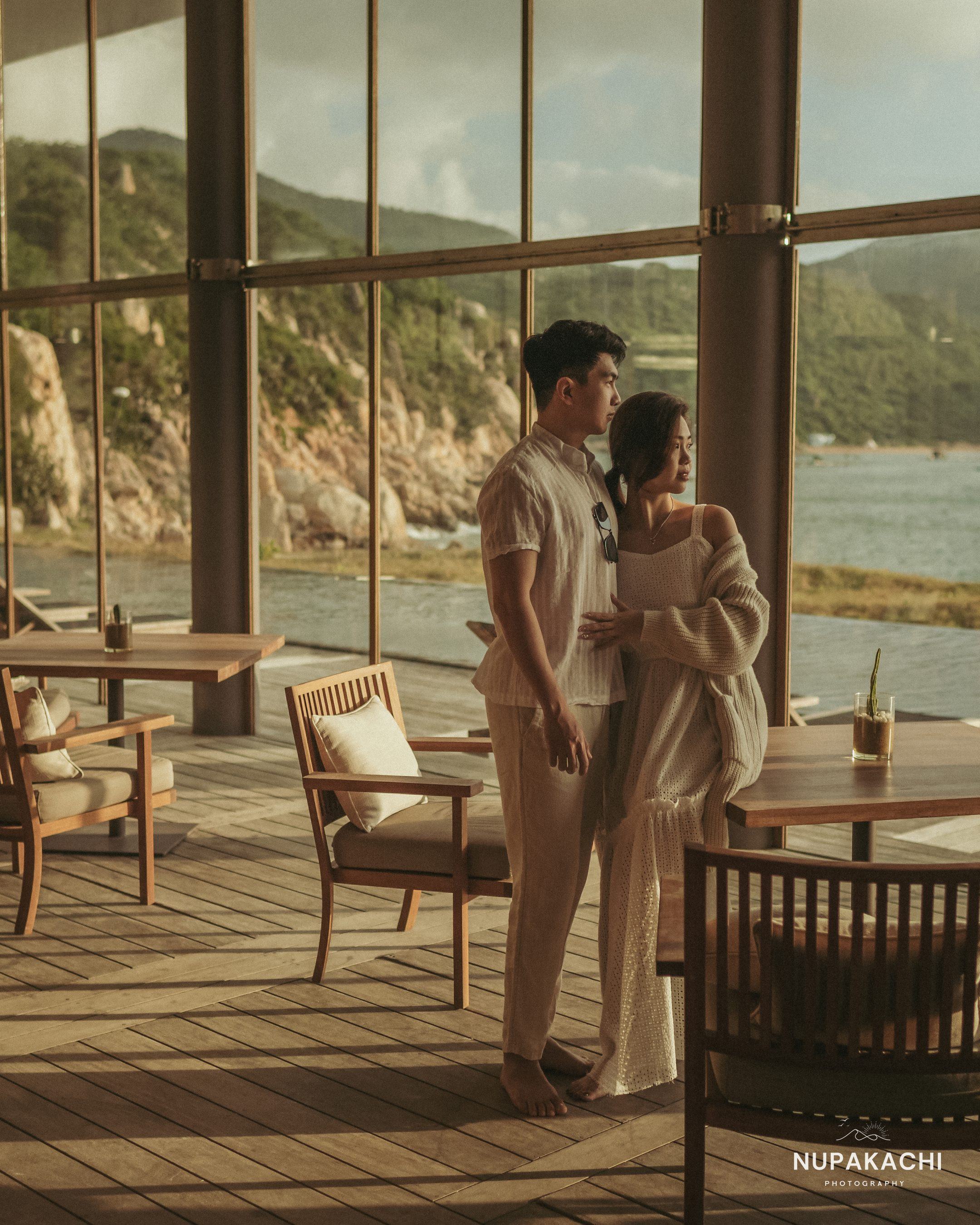 Quán cà phê kính nhìn ra vịnh Vĩnh Hy, Nha Trang