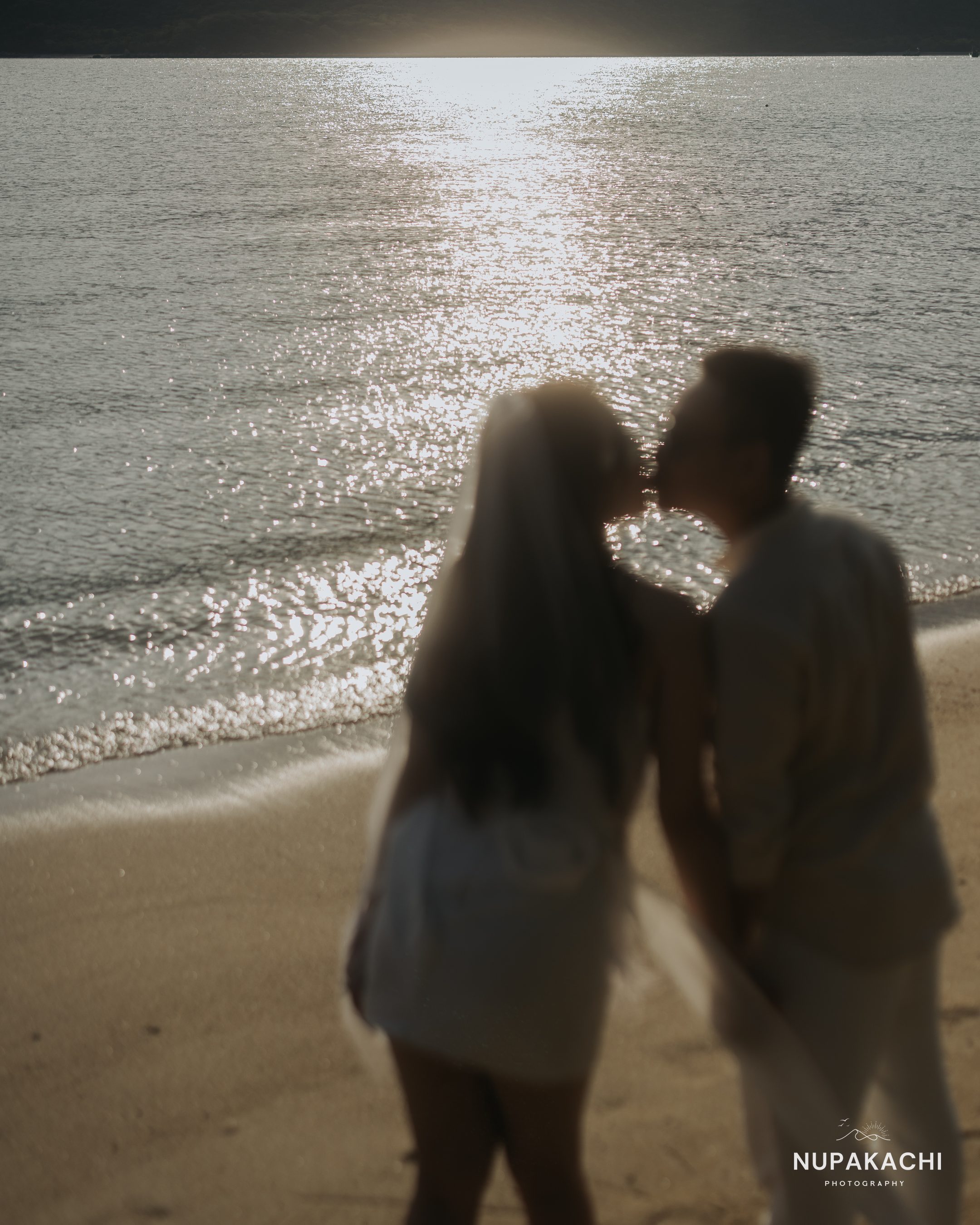 Nụ hôn bình minh trên bãi biển vắng Vĩnh Hy, prewedding Nupakachi