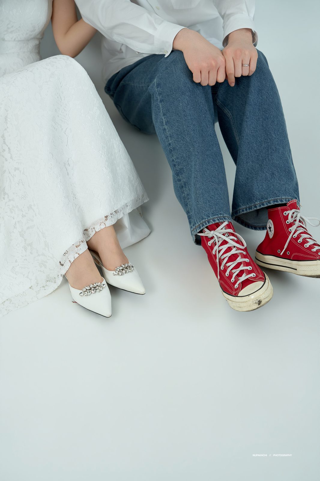 Jeans and red sneakers for the studio look