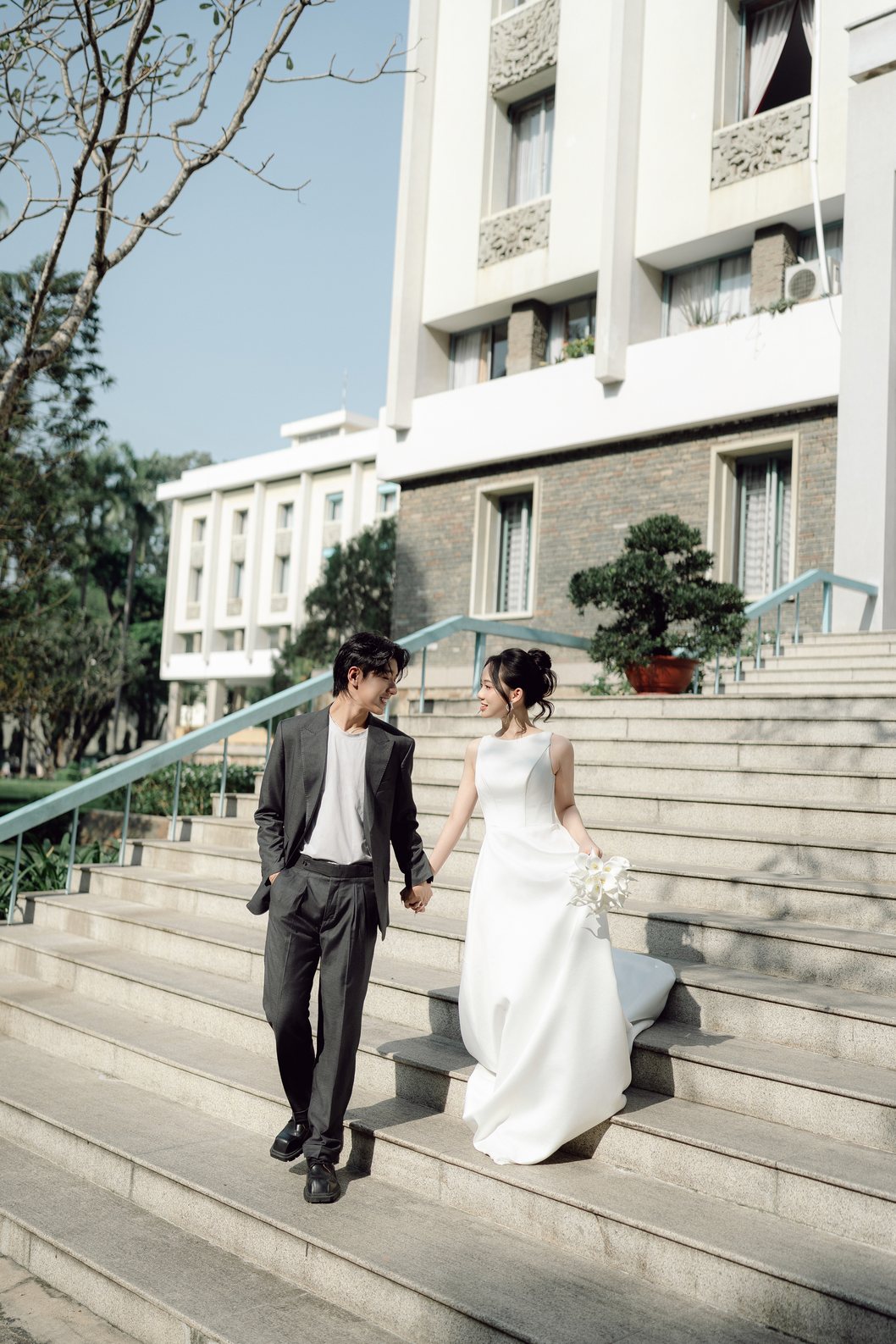 Cô dâu bước trên bậc thang Dinh Độc Lập, prewedding Sài Gòn Nupakachi