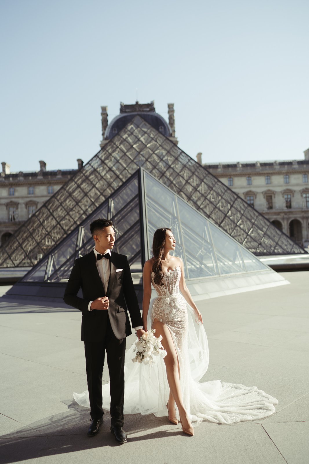 Kim tự tháp Louvre