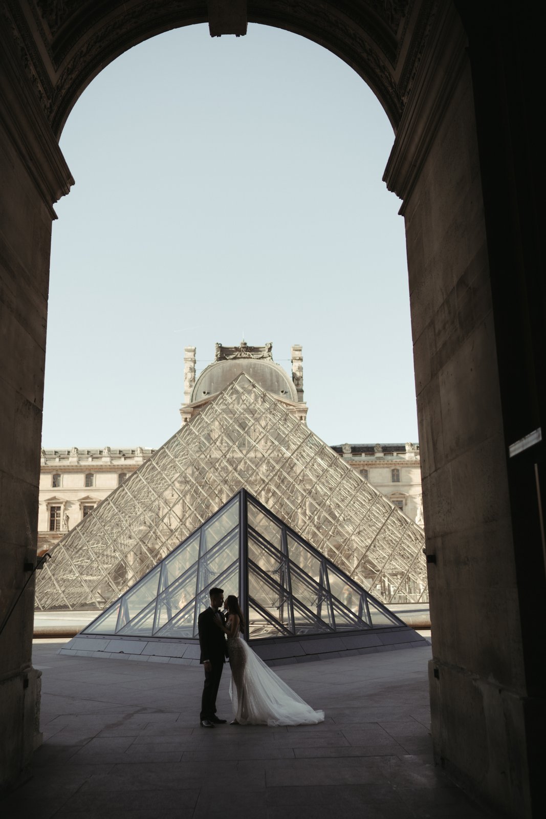 Cổng vòm bảo tàng Louvre