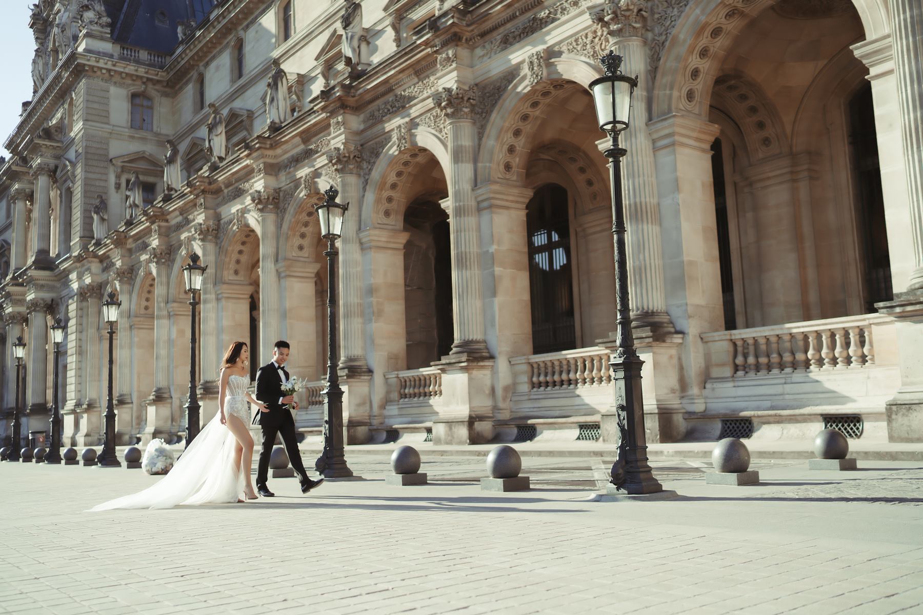 Sân bảo tàng Louvre