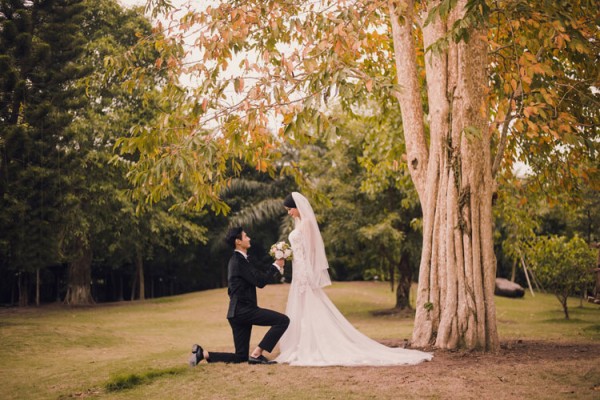Để chụp ảnh cưới tại Ecopark, hãy chuẩn bị sẵn những bộ trang phục ấn tượng và sẵn sàng cho một phần quà tuyệt vời - bộ ảnh cưới đầy ý nghĩa. Kiến trúc độc đáo của Ecopark sẽ làm nên một nền tảng đẹp hoàn hảo cho bộ ảnh của bạn.