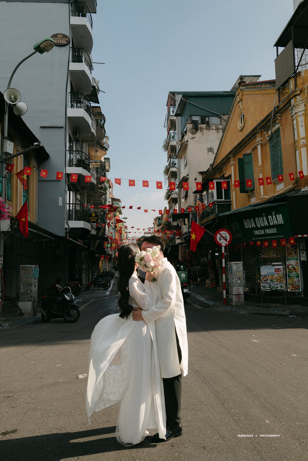 Ảnh cưới Hà Nội mùa thu