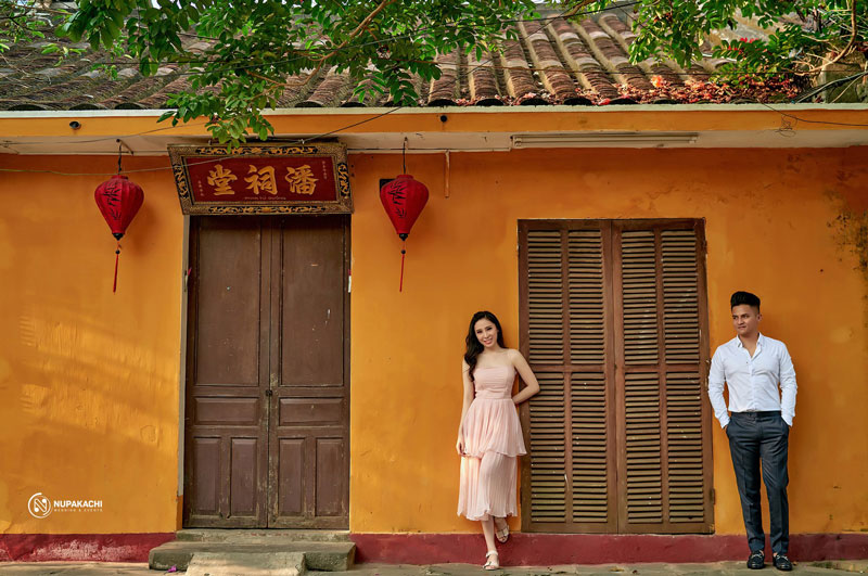 Hãy xem ngay những bức ảnh cưới đẹp từ Đà Nẵng để khám phá vẻ đẹp hoang sơ, hoà quyện giữa biển và núi. Đây sẽ là lựa chọn hoàn hảo cho những cặp đôi yêu thích không gian mở rộng và cảm nhận những trải nghiệm tuyệt vời bên nhau.