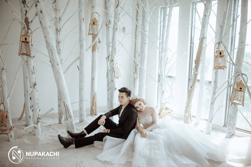 chụp ảnh cưới trong studio theo phong cách Hàn Quốc
