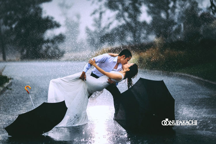 chụp hình cưới dưới mưa
